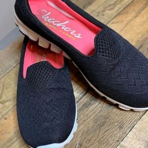Skechers *Size 7.5*